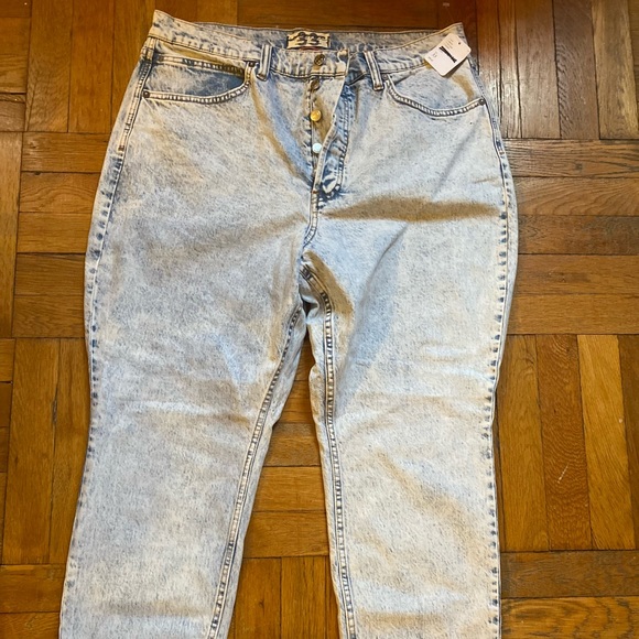 NWT Free People curvy button fly acid washed jeans - Picture 7 of 12